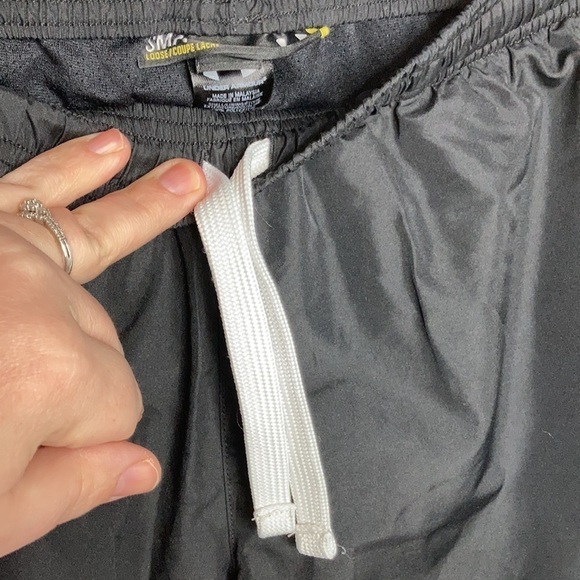 Under Armour black sticky pants size small loose fit - Picture 5 of 6